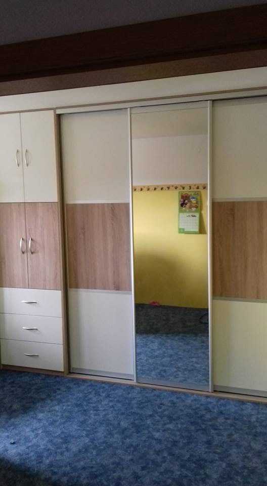 Vestavěná skříň se zrcadlem, dřevo a béžová